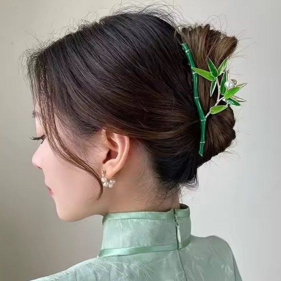 Pearl Bamboo Hair Claw – Aesthetic Gold & Green Clip main image 4